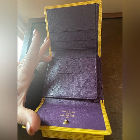 LOUIS VUITTON Epi yellow wallet. - Picture 7 of 7